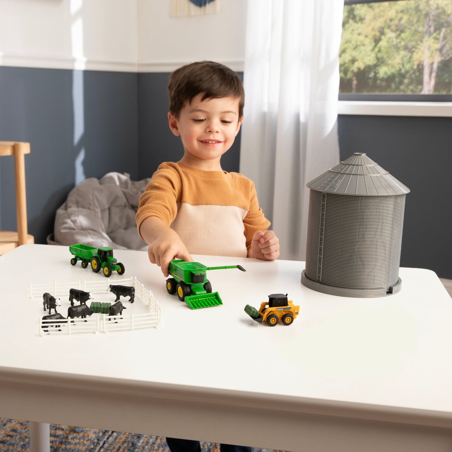 John Deere 1:64 20 Piece Farm Playset With Grain Bin